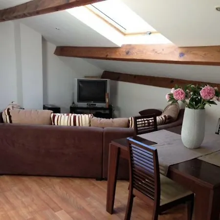 Tres Bel Apartment *